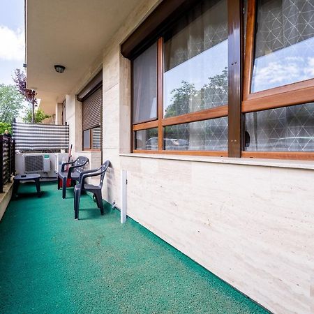 סופיה Sunny Apartment In Studentski Grad, Behind Unss מראה חיצוני תמונה