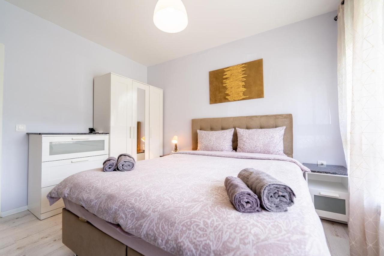 סופיה Sunny Apartment In Studentski Grad, Behind Unss מראה חיצוני תמונה