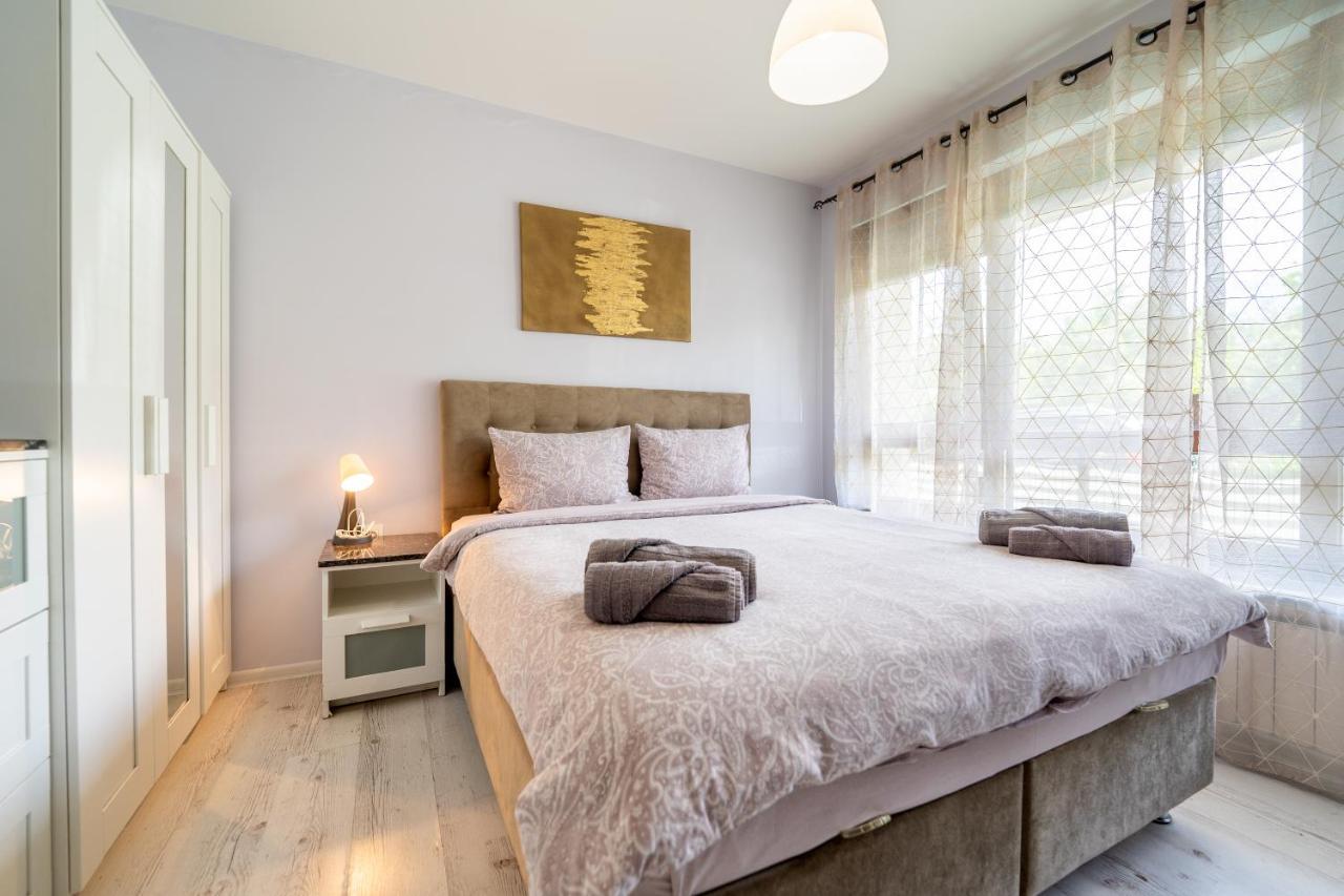 סופיה Sunny Apartment In Studentski Grad, Behind Unss מראה חיצוני תמונה